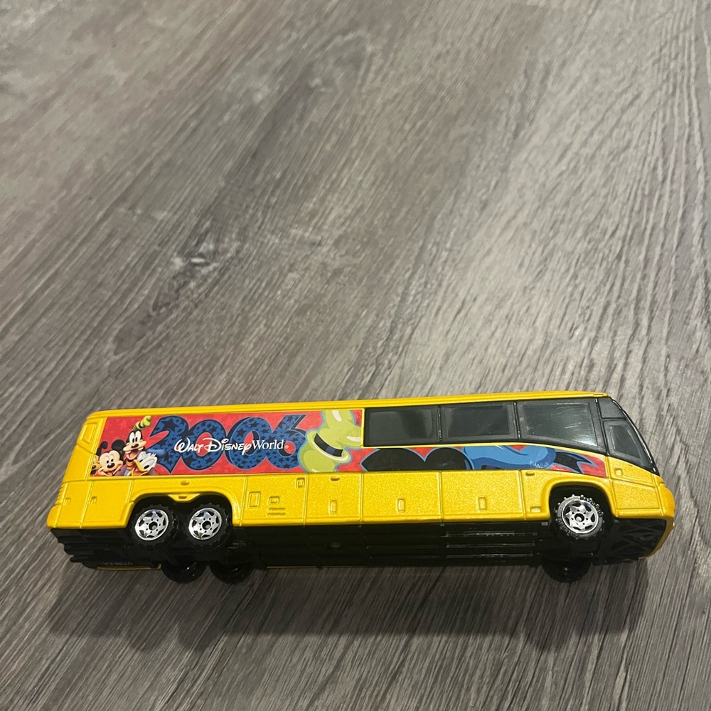 Matchbox Mattel 2006 Motor Coach Bus Disney Park Mickey Mouse